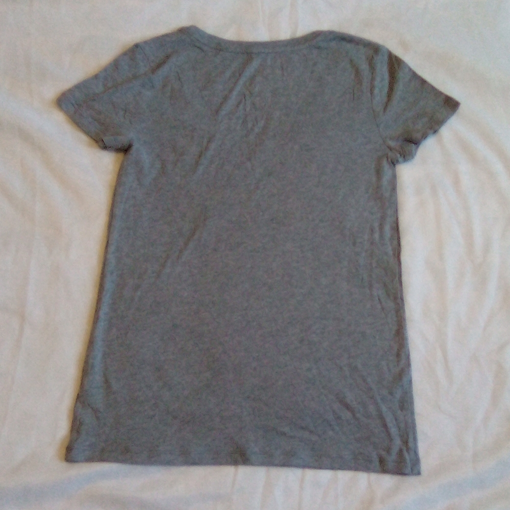Gray Gap shirt - Picture 5 of 7